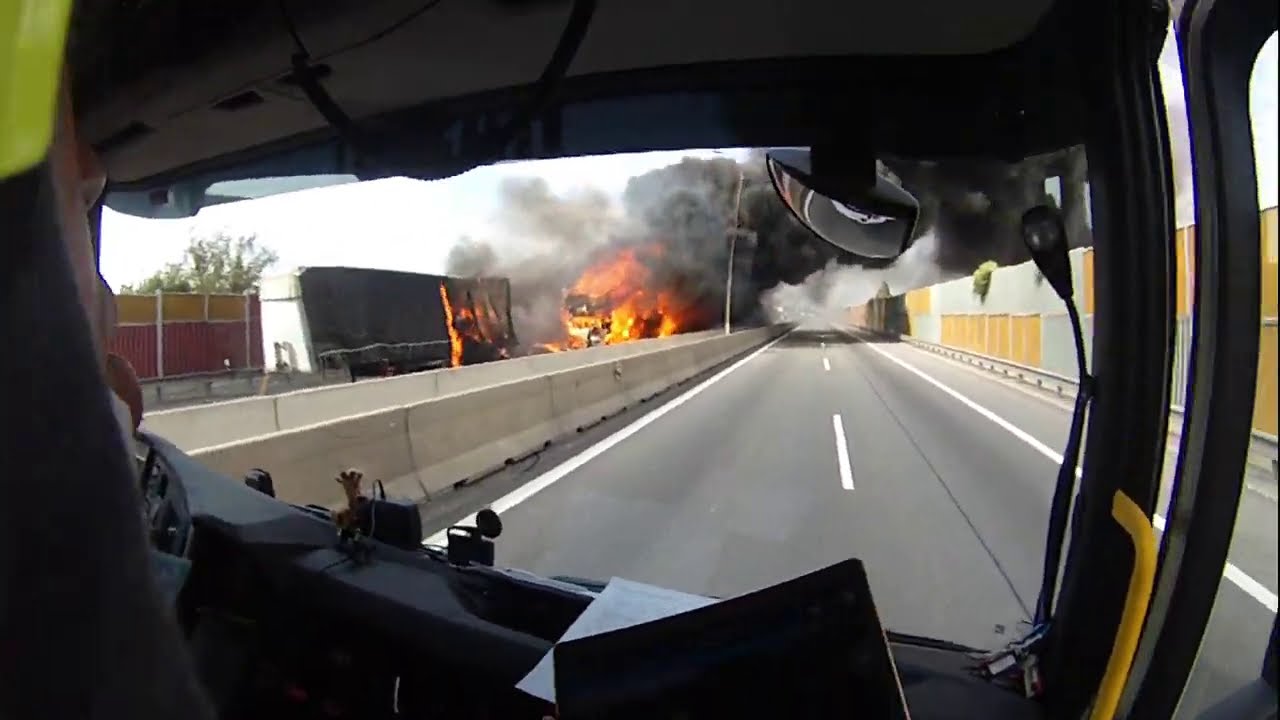 ZÁSAH HASIČŮ U TRAGICKÉ NEHODY S POŽÁREM NA D1