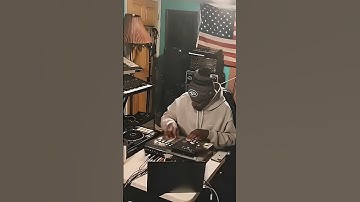 Pete Rock Making a Beat on the Akai MPC 2000XL in the Studio