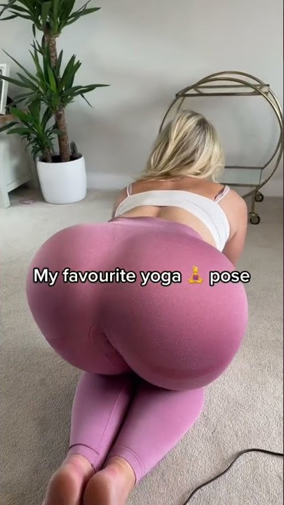 So important to stretch #shorts #yoga #yogapants #booty