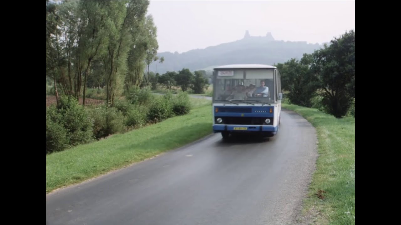 Karosa C734 vo filme Pohlaď kočce uši