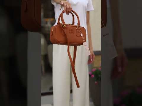 Брендова жіноча сумка Miu Miu Arcadie Regular Leather Bag Brown | Стильна та елегантна, з натуральної шкіри, видео 1