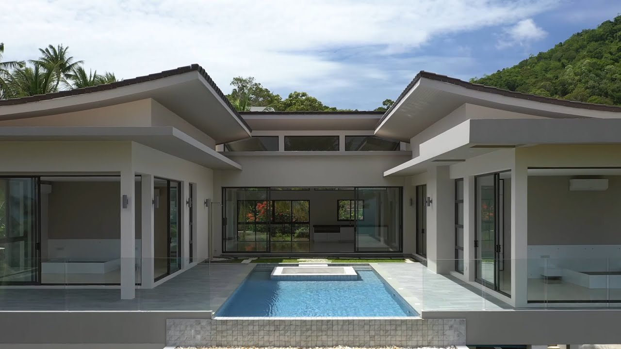 The dawn light and twilight haze paint a picture, the empty villa revels in solitary bliss. 【EP 073】