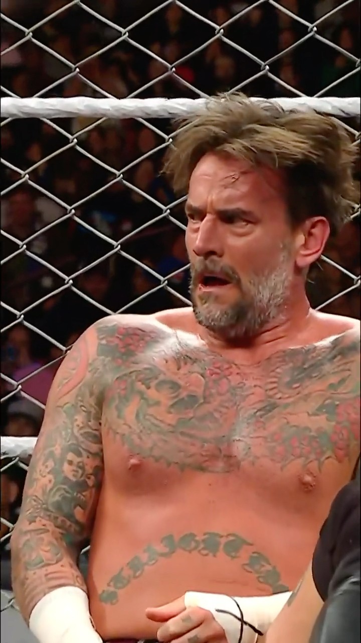 CM Punk was smooth with it ?‍?  #RawOnNetflix