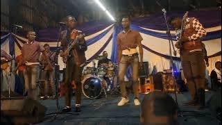 Esau & tatenda macheso performance - MUTARE pick'n pay - Song --dai MAVAGONESA