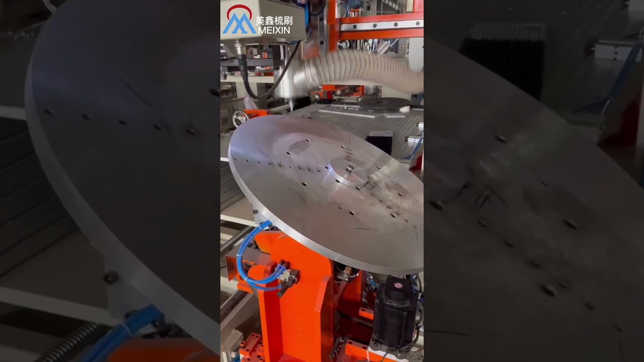 Impressive industrial brush machine, flat brush, disc brush and roller at the same time.