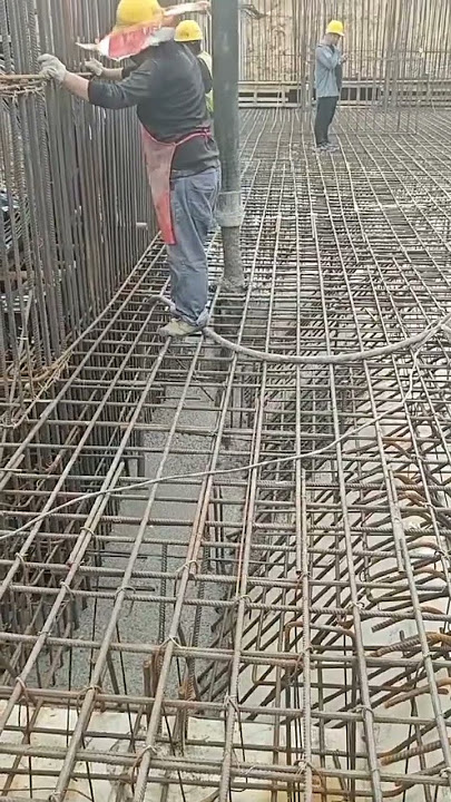 casting the lower part of a building to strengthen or raise the gap between the building and theroad