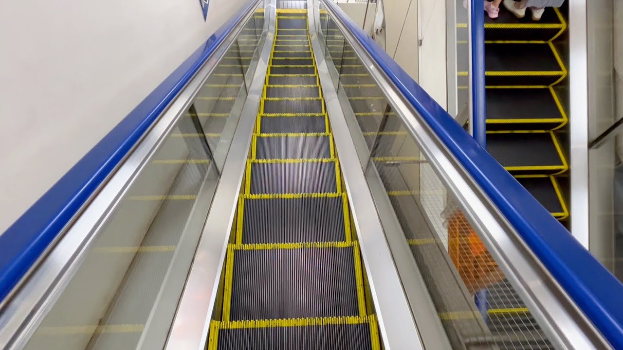 6X エスカレーター　西友調布店1F→4F→1F 昇りは2人乗り降りは1人乗りエスカレーター