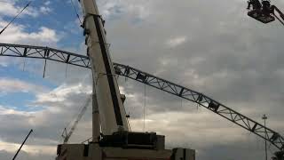 Harrison Crane standing up large arch for event in downtown Miami