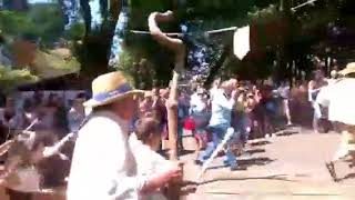 A Pobra do Brollón se entrega a la fiesta de los guímaros