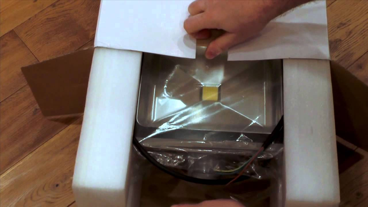LED HUT LUMiLife 50 Watt LED Floodlight Unboxing