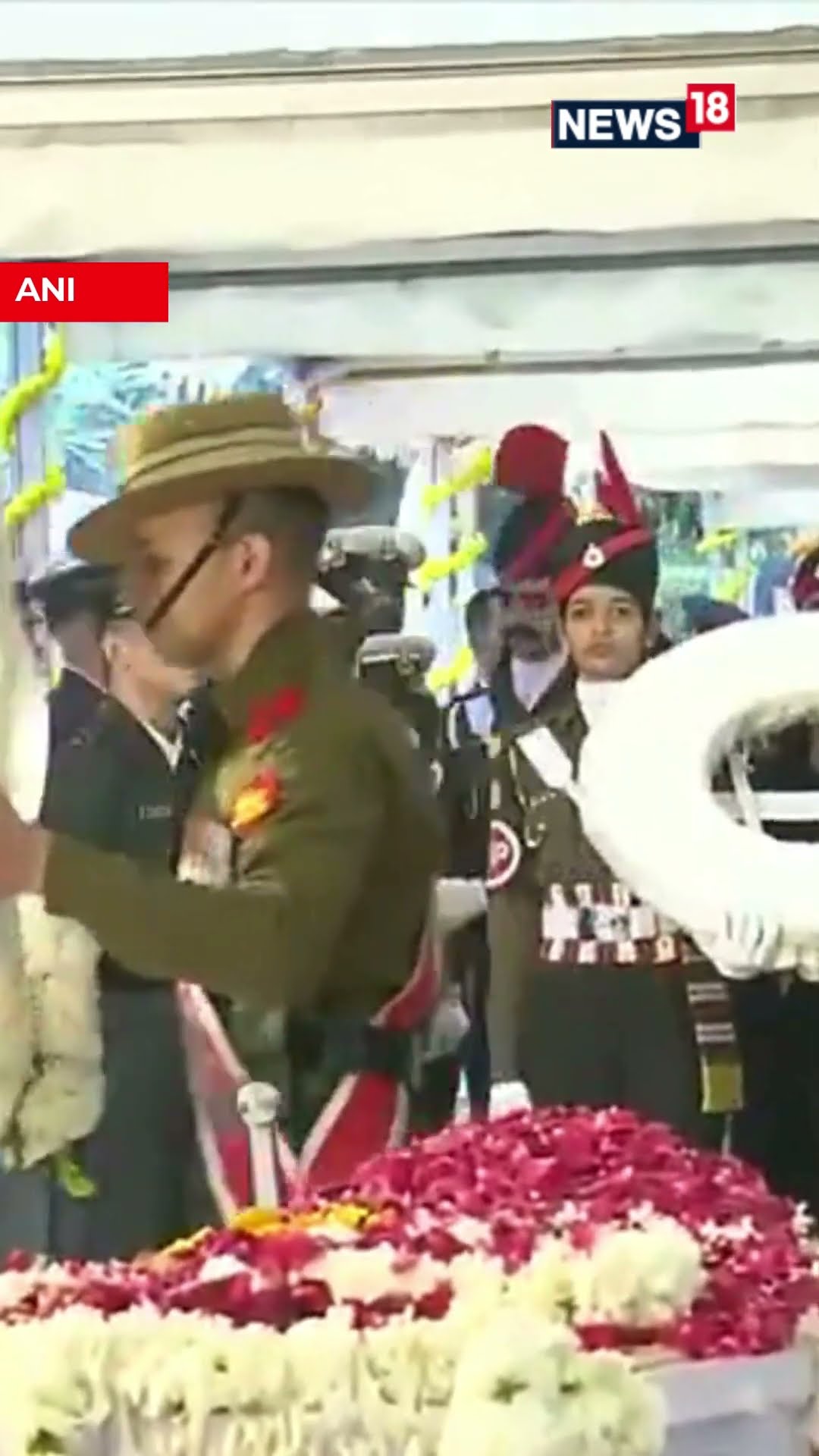 PM Modi Reaches Nigam Bodh To Pay Last Respects To Former PM Dr Singh | News18 | N18S #shorts