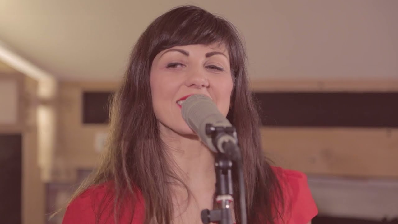 Aurelle Key - Red Dress Blues (live at La Turbine Studio)