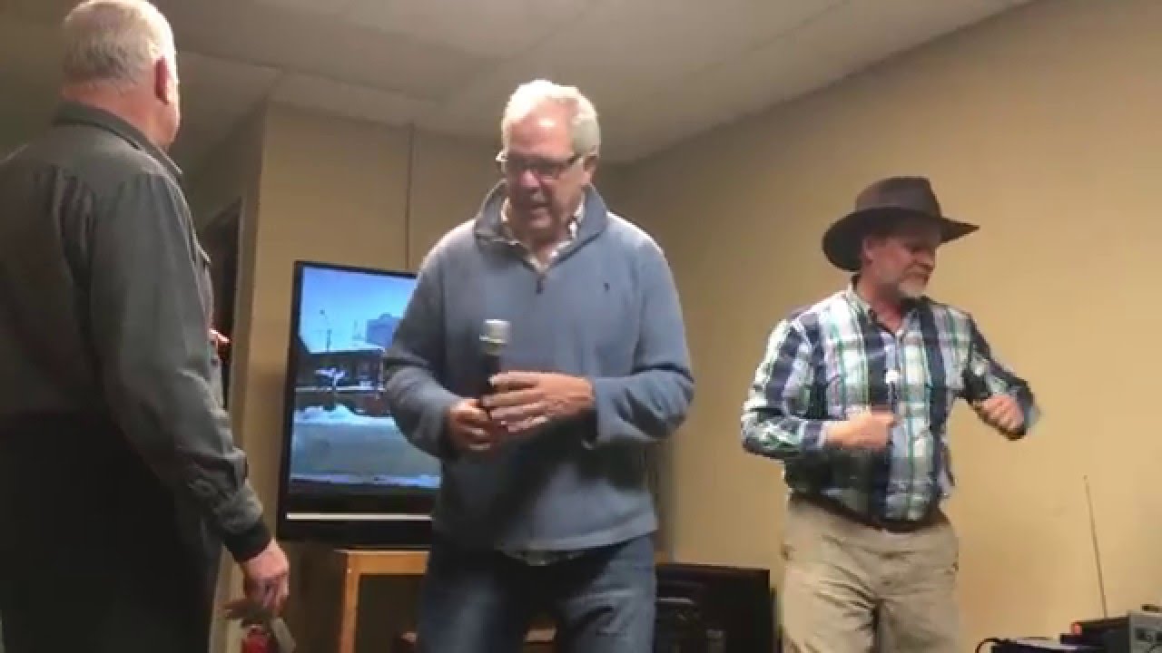 Old men dancing the Twist - YouTube