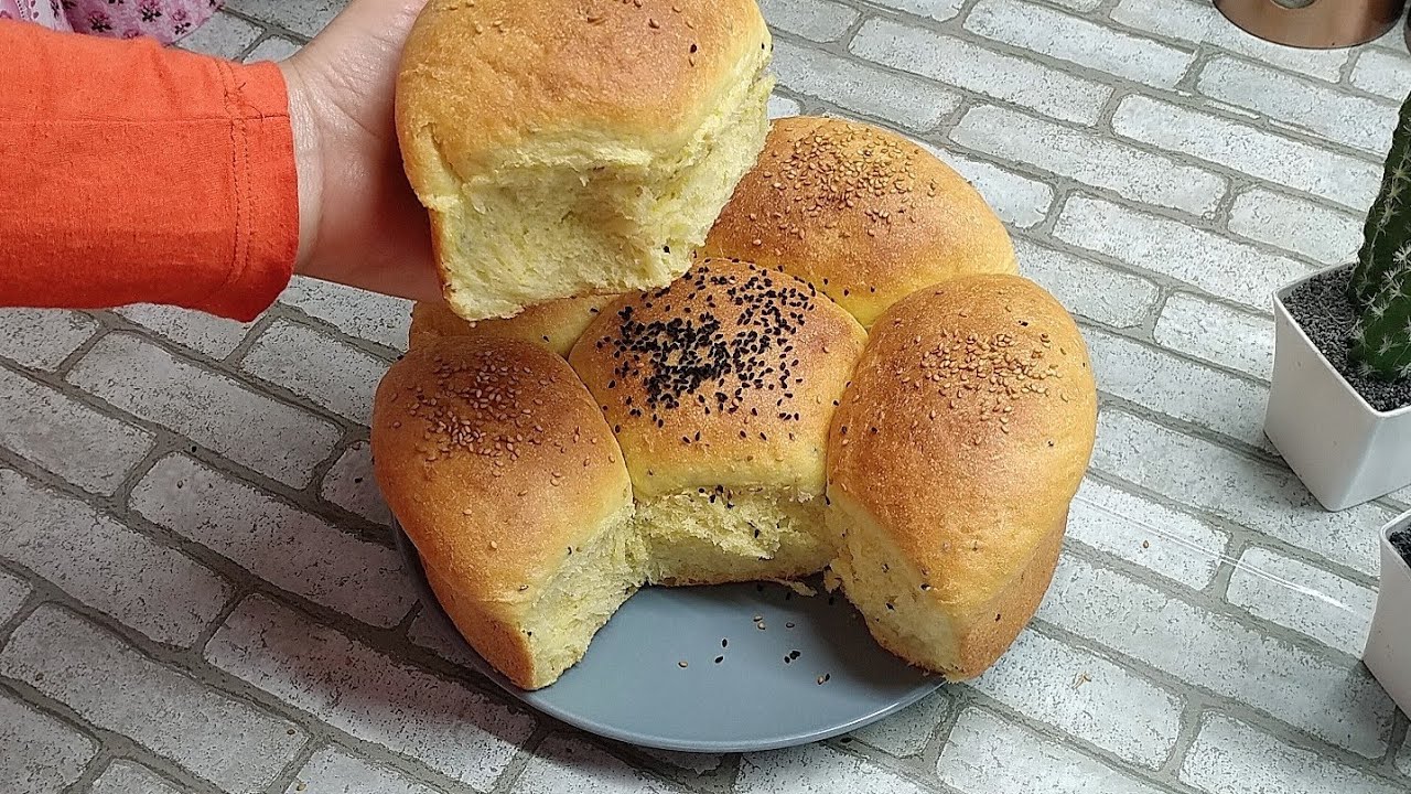 خبز العيد الريحة تفوح وترد الروح خبز طري وخفيف كما يباع في المخابز