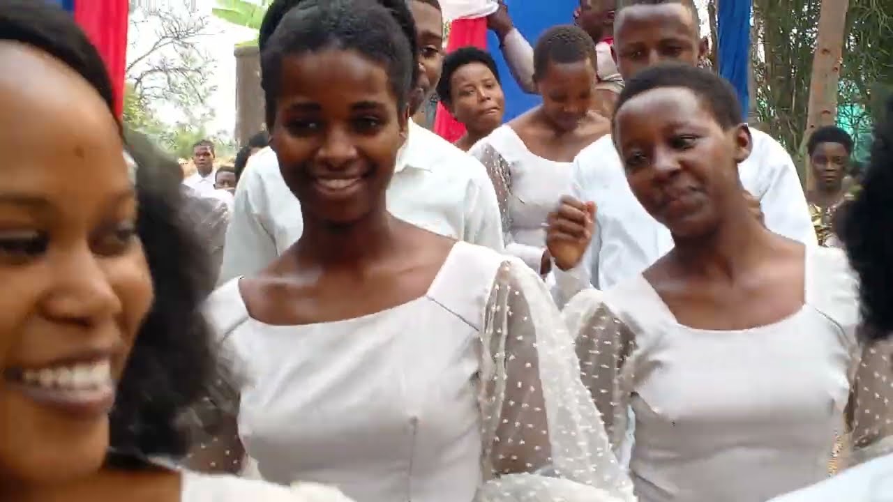 New Jerusalem choi yafashije choral yo ku Itorero rya Munanira SDA church mu gitaramo cyayo.
