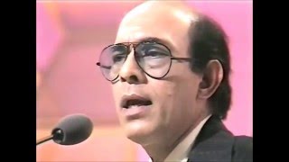 Vignette de la vidéo "(BBC 4 of 6) TALAT MAHMOOD sings Jalte Hain Jiske SUJATA at BBC's  Pebble  Mill Studios"