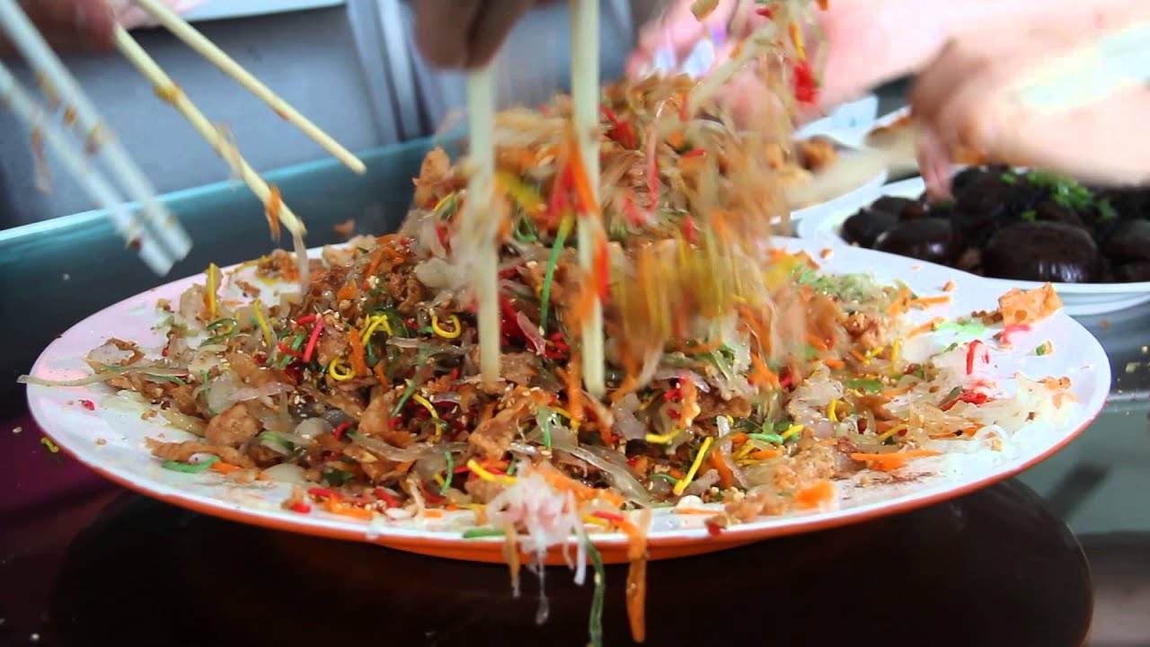 Tossing the Yee Sang - YouTube