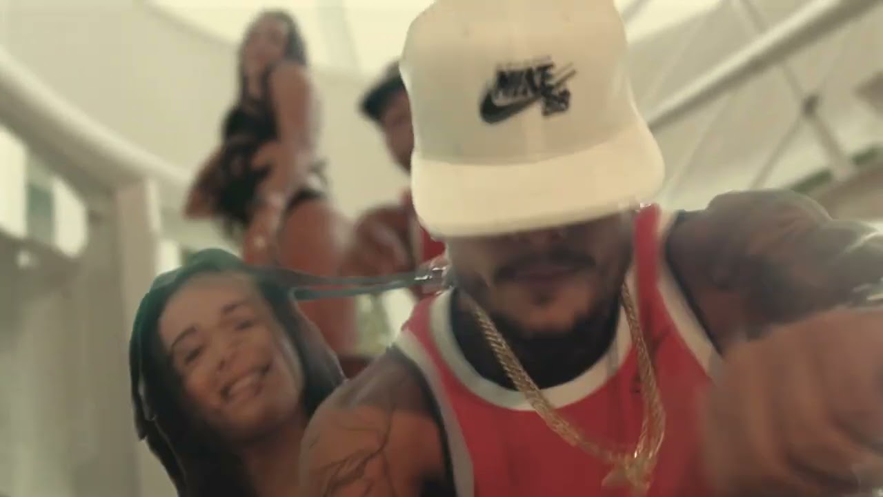 MC Kevin - Tipo Pablo [Official Video]