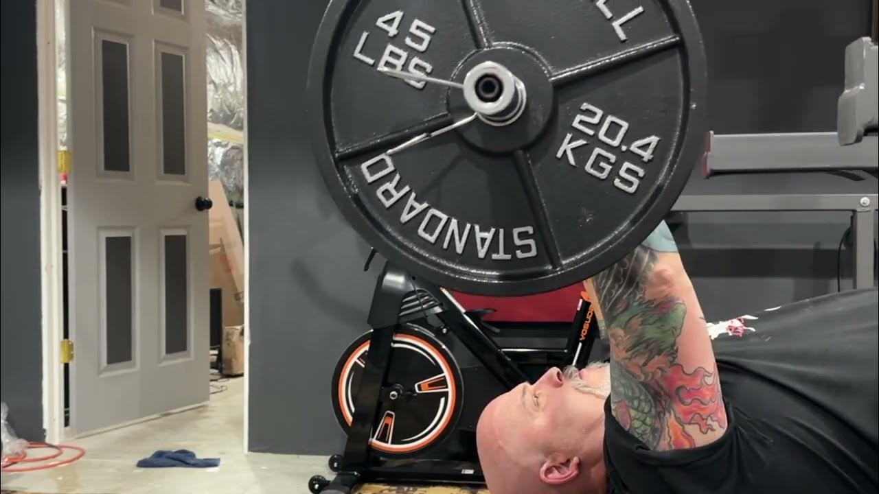 Fat old man weight lifting 5 Skull crushers YouTube