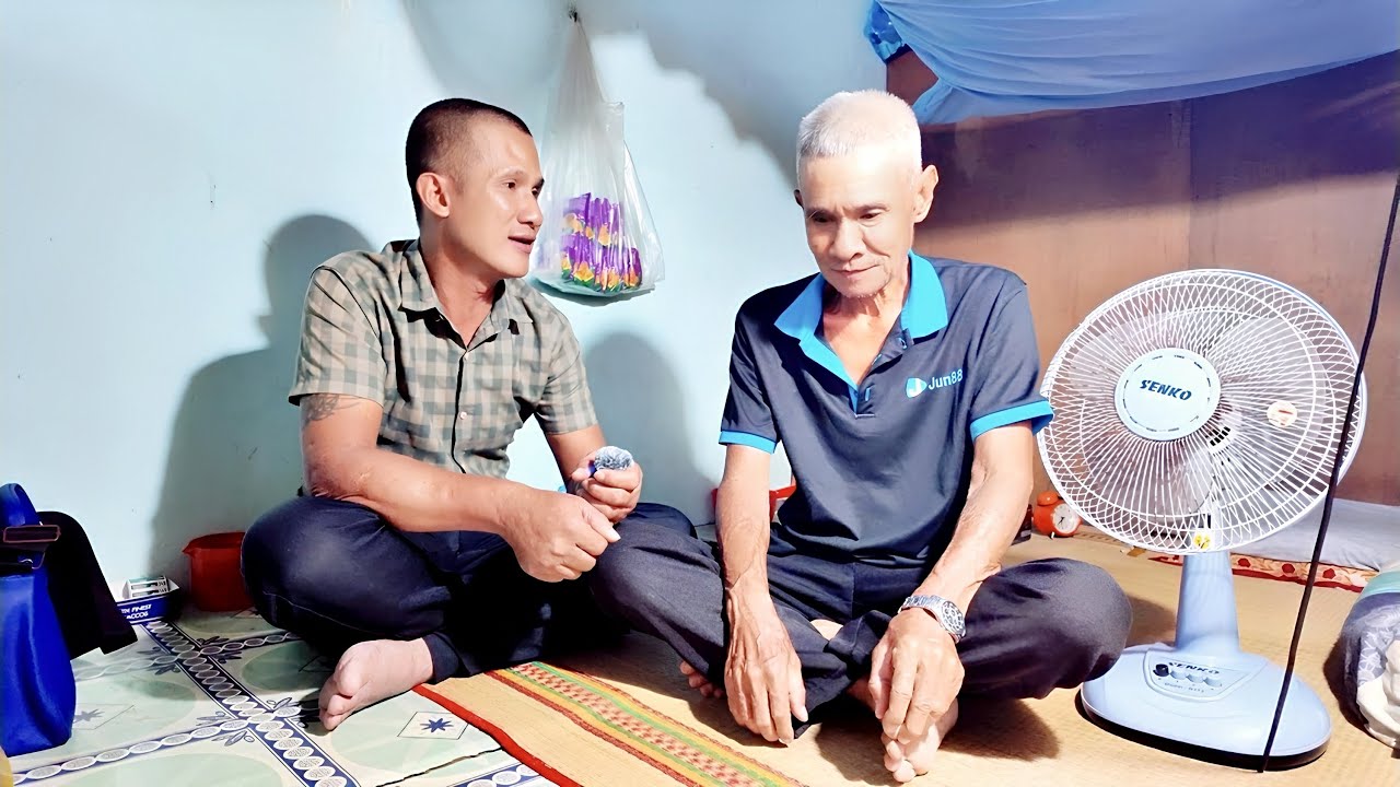 Cận Cảnh Căn Phòng 2,5 Mét BA Tôi Ở Suốt 16 Năm Không Ai Tin Nổi! | Lầy Quán Cóc