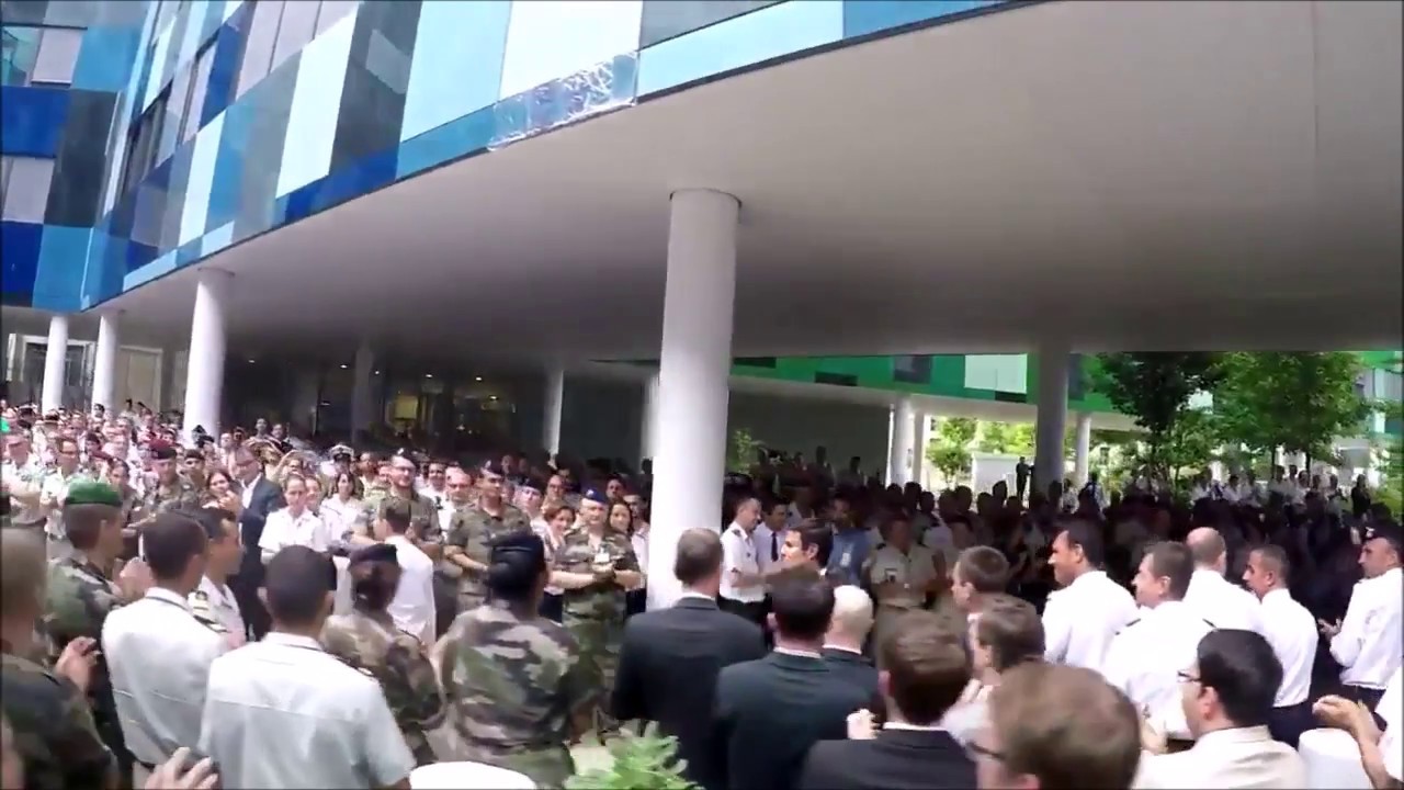 Départ du général de Villiers sous les applaudissements