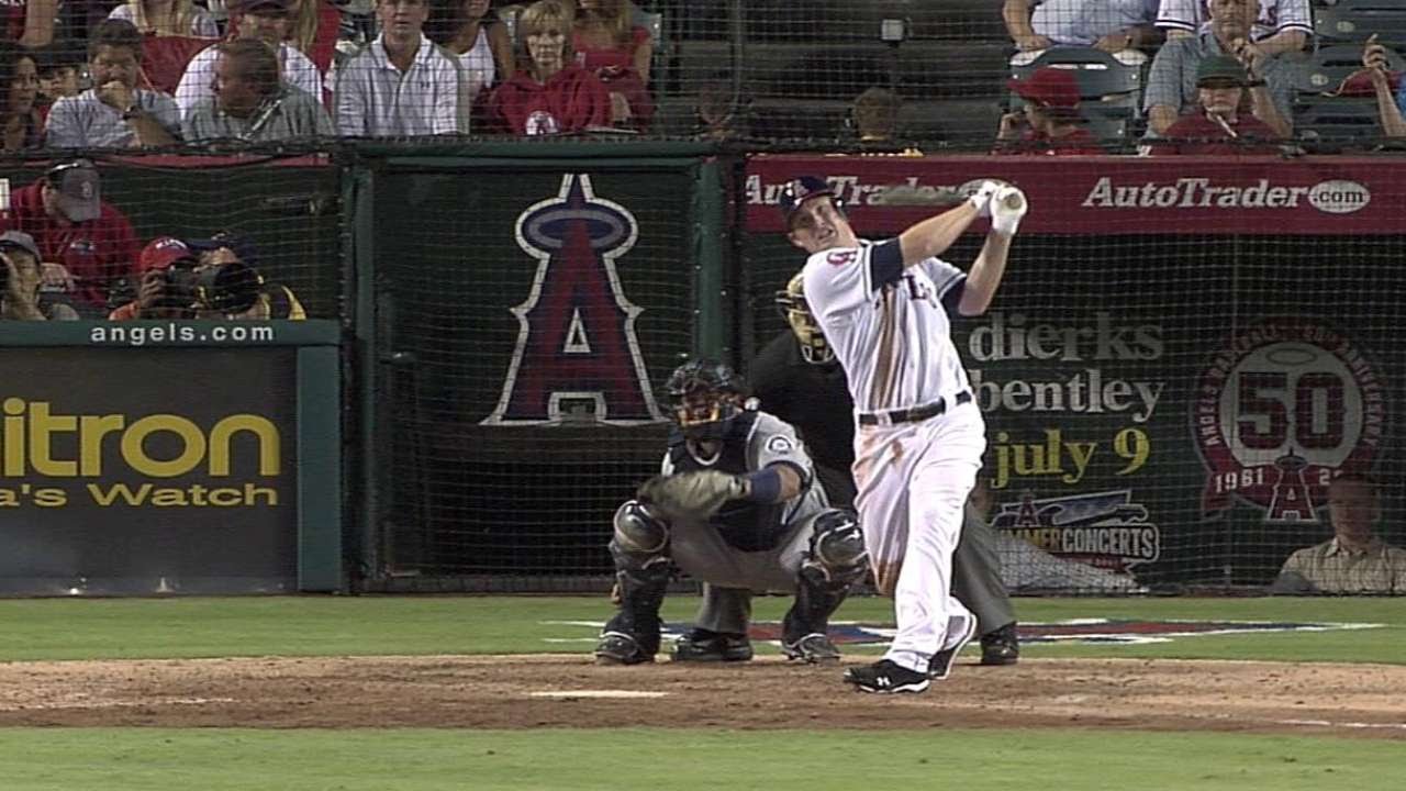 Trumbo crushes a walk-off homer to win it
