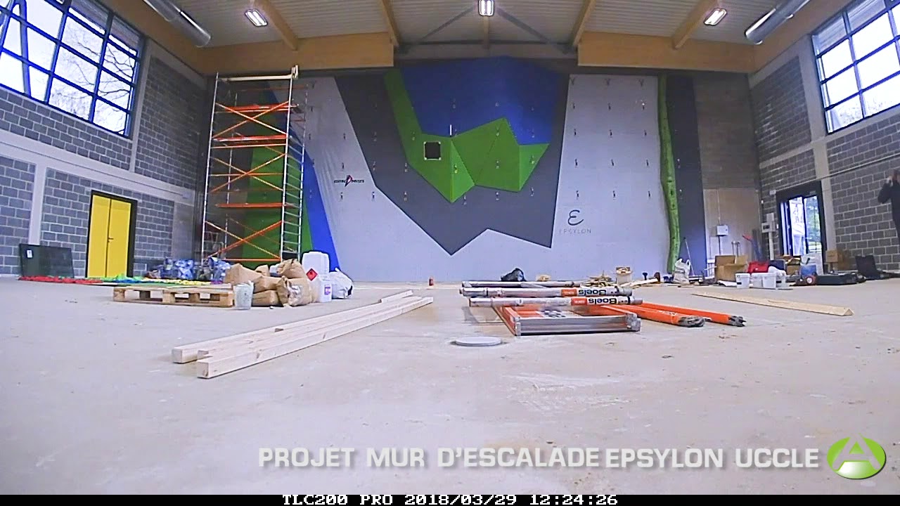 Installation mur d'escalade - Adec Sport - YouTube