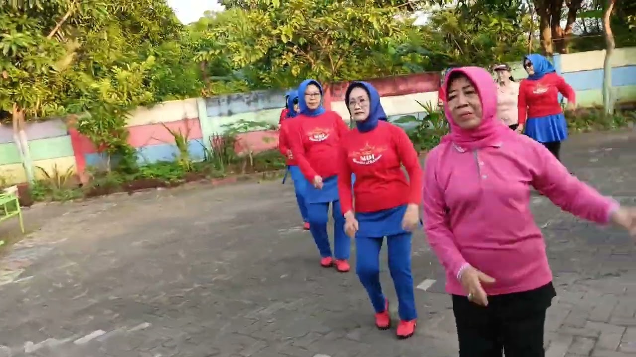 ROLL IT ROLL IT Line Dance // Demo by by KJS KUSUMA