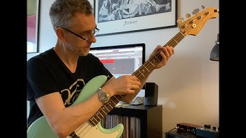 How to Rejuvenate Old  Bass Guitar Strings in 2 minutes!  Super useful bass hack by Rufus Philpot.