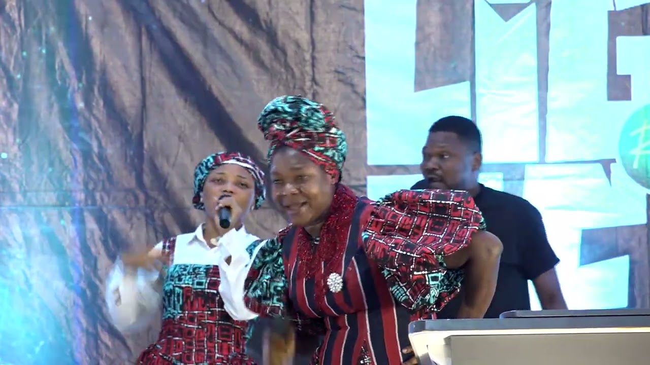 БУКОЛА БЕКЕС на фестивале Light Up в Университете Илорина