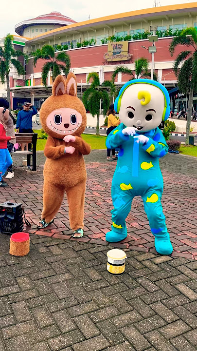 Badut upin dan labubu