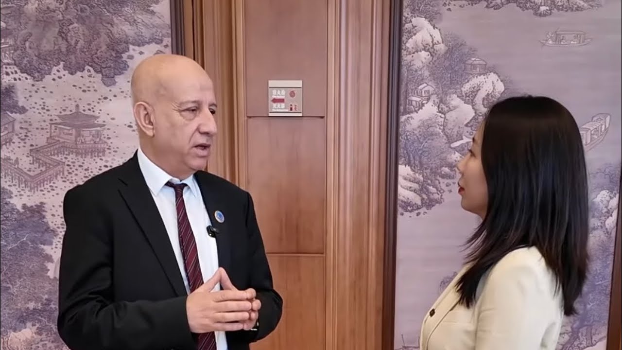 Le patron du FLN humilie l’Algérie en Chine avec sa médiocrité consternante