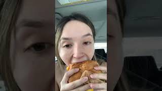 girl eating chese burger 2022,funny clips,tiktok #shorts,tiktoks,tiktok viral,tiktok ssstiktok