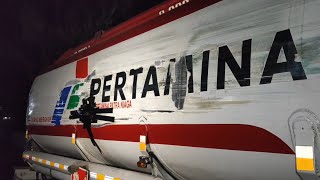 Disenggol, Tangki Truk Pertamina Bocor