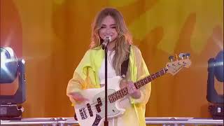 Sabrina Carpenter - Paris (live GMA)