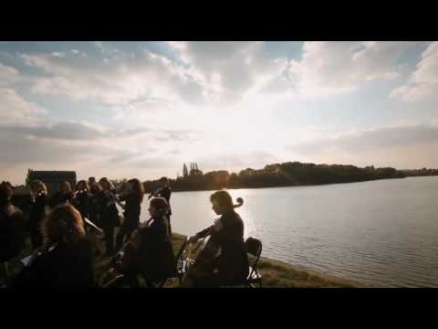 أجمل اغنية فرنسية عن الأم عيون والدتي