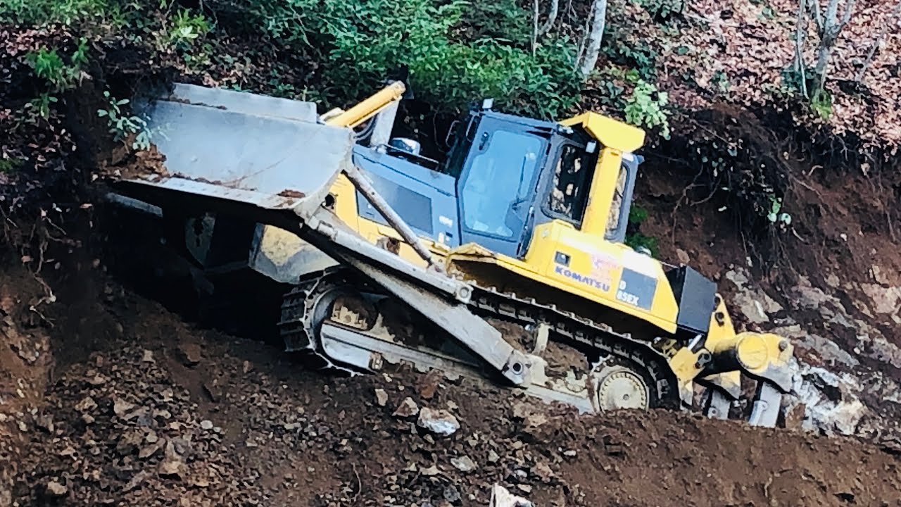 Göz kamaştıran çalışma.Dozerle orman yolu yapımı.