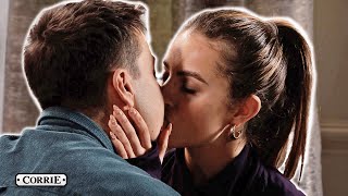 Ryan Returns To Tell Daisy How He Feels | Coronation Street