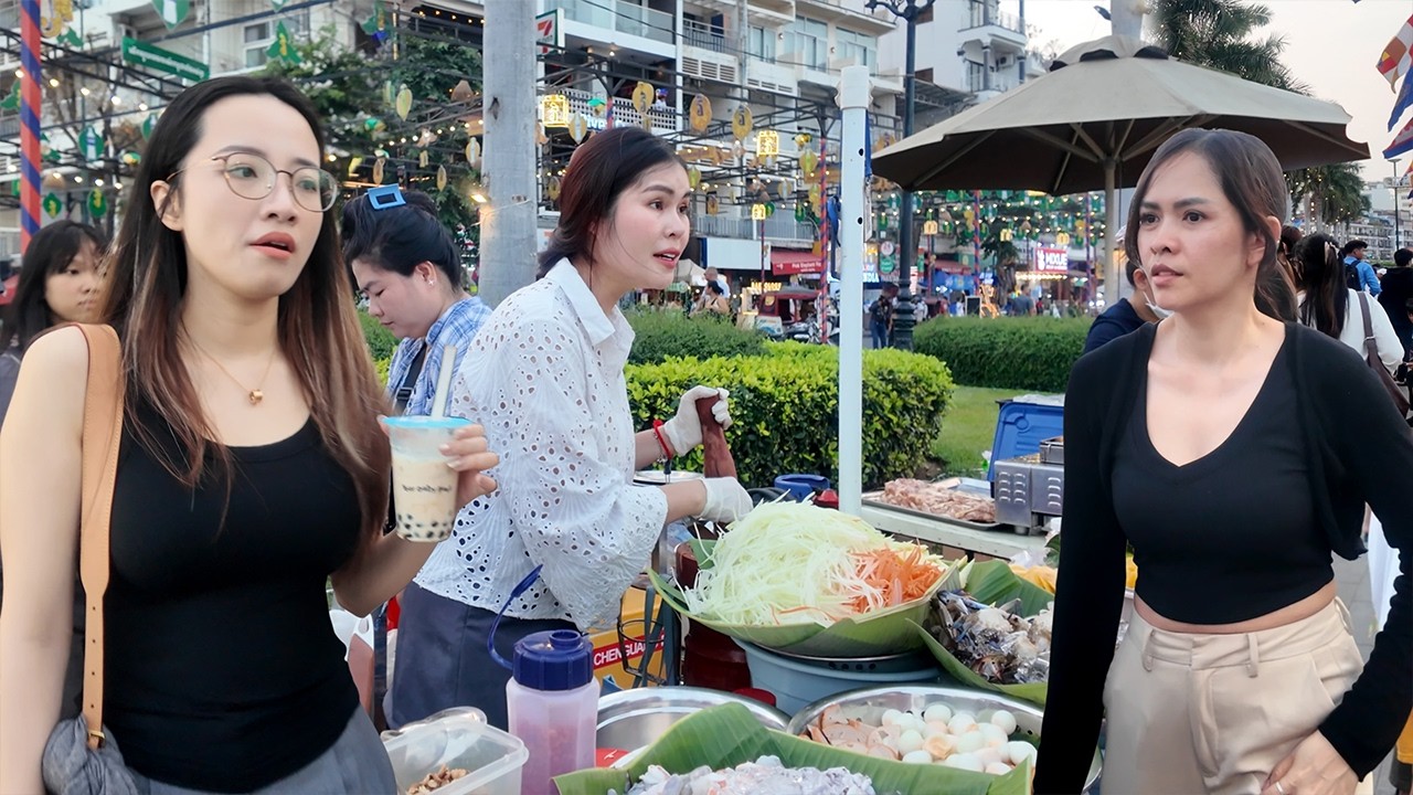 Beautiful Place! Cambodian Street Food - Best Walking Tour in Riverside Food Market, Phnom Penh