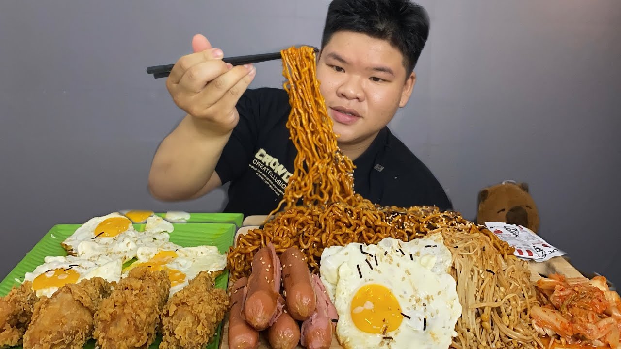Mì Cay Samyang Cùng Gà Rán KFC Trứng Xúc Xích Kim Chi Ăn Siêu Cuốn Không Thể Dừng | Dương Doubar