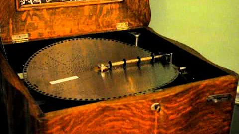 Regina Music Box plays "A Nest of Finches"