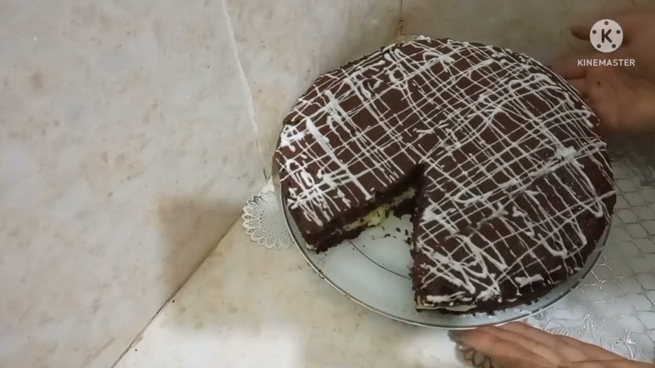 كيكة الشكلاط محشوة بكريمة باتسيير من احلي الكيكة👌😘