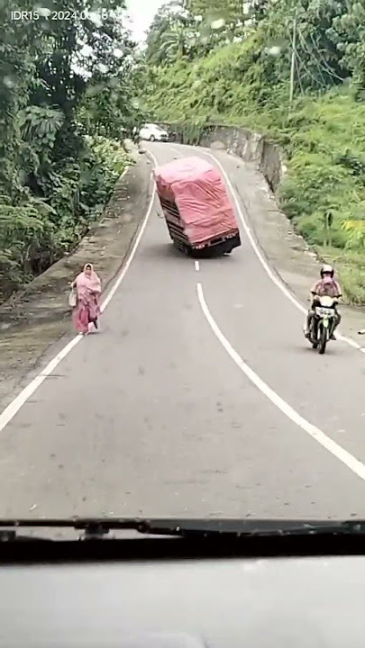 DETIK-DETIK TRUK MUNDUR DI TANJAKAN ENREKANG. #dashcamindonesia #dashcam #otomotif