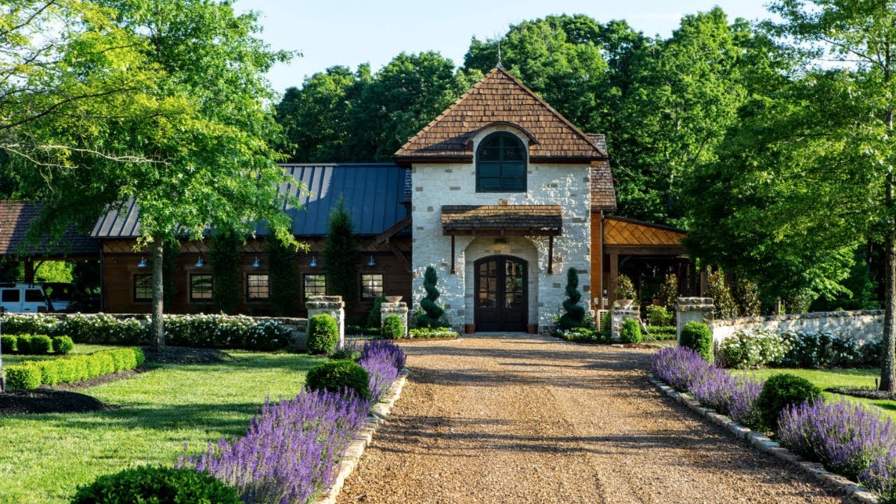 Exclusive Tour of Cortina Farms | The Perfect Place to Get Married?