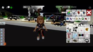 tina tina valentina jogando roblox