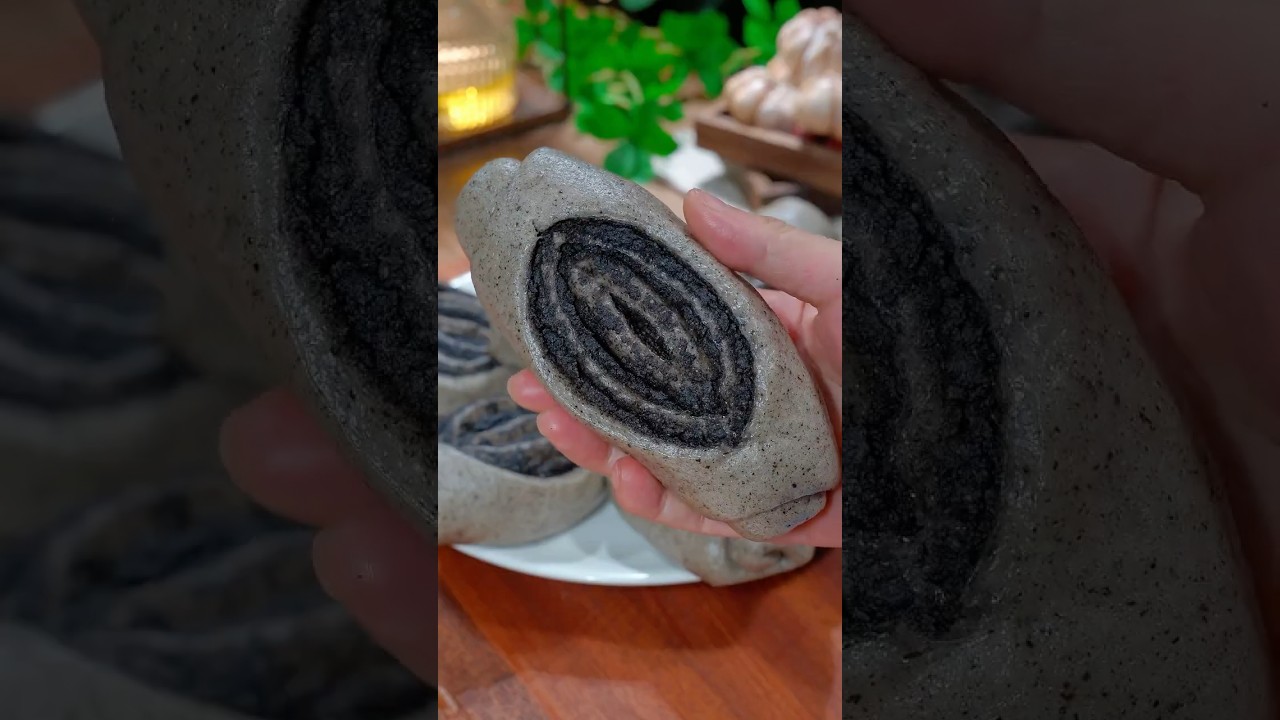 לחם זרעי סומסום שחור ללא תנור וביצים