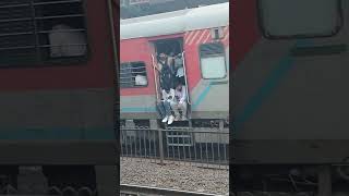 Train mein chori karne ki itni badi Saja 😱#shorts #indianrailways #ytshorts #trending #viral#bihar