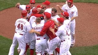 Frazier's double gives Reds a walk-off win