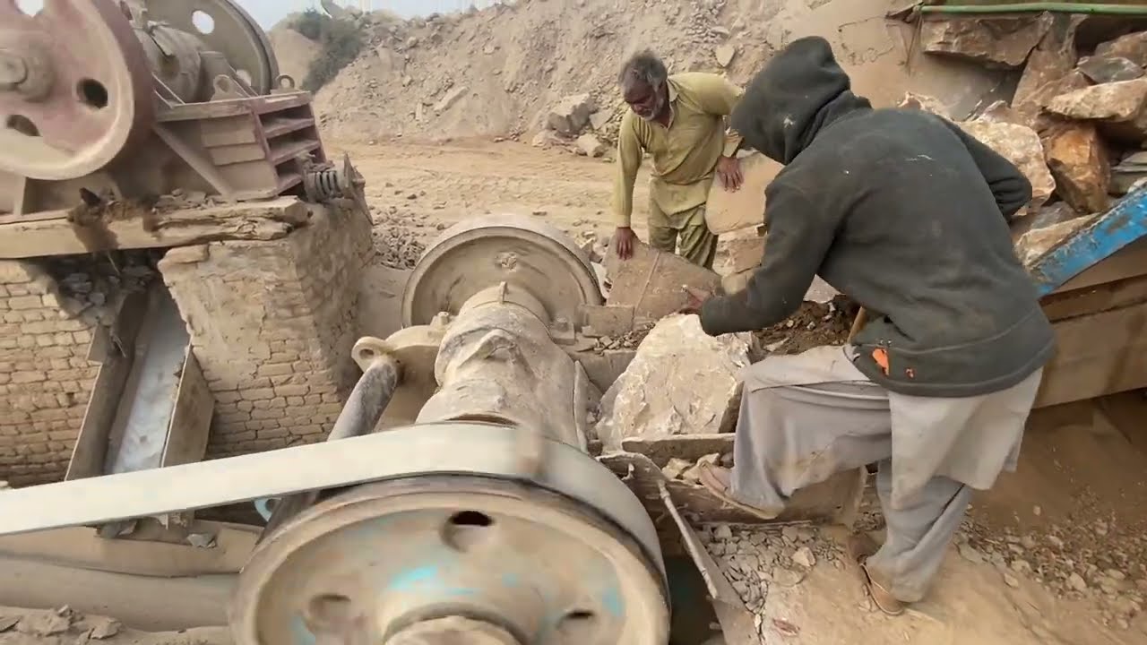 Big Rock Jaw Crusher Machine in Action | Amazing Stone Quarry Crushing