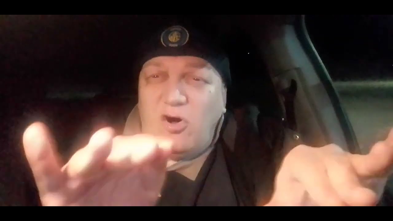 ShaleB00m e lo chef,veramente patetici noi non insultiam0, facciamo sfotto'?ci divertiamo,falsoni.